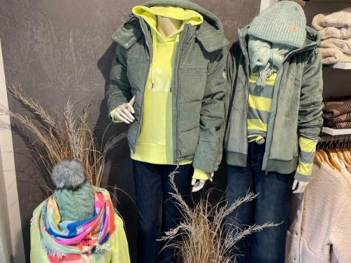 Jacken, Mützen, Schals, Winterjacke, Hoodie, Pulli für Frauen in Coburg und Umgebung